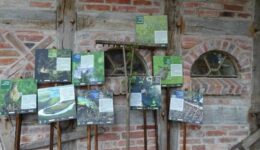 Mehrwert für Natur sichtbar machen, Feldschilder für Biobetriebe, Kompetenzzentrum Ökolandbau (KÖN)